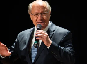 alckmin-diz-que-negociacao-com-eua-nao-acabou-e-cita-cafe-soluvel,-uva,-maquinas-e-motores