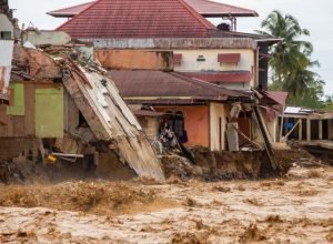 numero-de-mortos-em-enchentes-na-indonesia-sobe-para-303