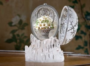 ovo-de-pascoa-de-diamantes-bate-recorde-e-e-arrematado-por-us$-30-milhoes