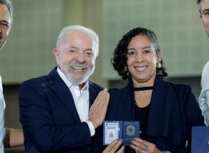 carteira-docente-e-documento-que-valoriza-profissao,-diz-professora