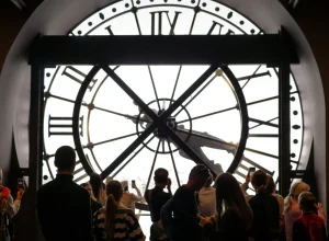 e-possivel-viajar-no-tempo?-ha-pais-que-brinca-com-isso