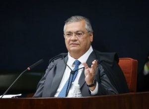 dino-manda-divulgar-cpf-de-quem-ganha-salario-via-emendas-para-saude