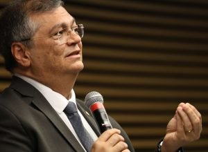 dino-determina-publicacao-de-quem-recebe-salario-via-emendas-da-saude