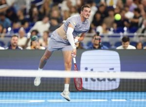 fonseca-leva-exibicao-a-serio,-mas-alcaraz-vence-de-virada-no-tie-break