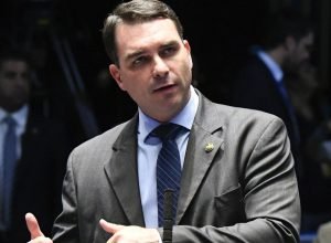 flavio-bolsonaro-tem-condicoes-de-implodir-uma-eleicao,-diz-especialista