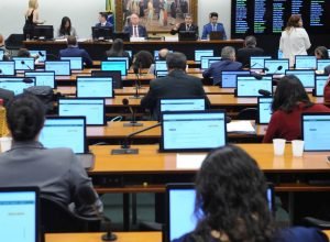 ccj-da-camara-se-posiciona-a-favor-de-cassacao-de-carla-zambelli