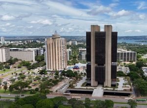 na-contramao-de-emergentes,-brasil-e-unico-pais-que-nao-cortou-juro-em-2025