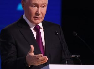 trump-critica-europa-e-da-vantagem-diplomatica-a-russia-em-negociacoes