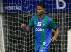 jogador-de-20-anos-morre-apos-cair-do-telhado-de-hotel-no-recife