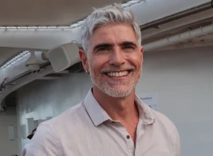 hospital-de-cancer-infantil-de-sp-celebra-natal-com-bale-nas-alturas-e-visita-de-reynaldo-gianecchini