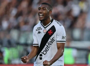 vasco-anuncia-a-renovacao-de-contrato-do-atacante-rayan-ate-o-fim-de-2028