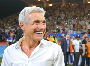 gremio-anuncia-tecnico-luis-castro,-que-volta-ao-brasil-apos-quase-3-anos