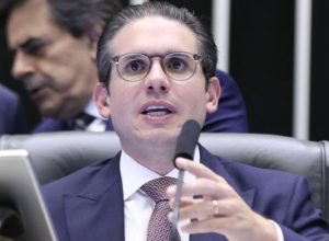 hugo-busca-respostas-juridicas-para-lidar-com-caso-zambelli;-entenda