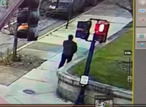 policia-divulga-video-de-suspeito-de-tiroteio-na-universidade-de-brown