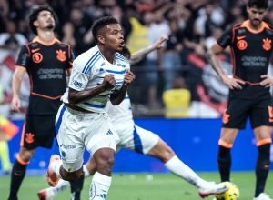 arroyo,-do-cruzeiro,-marca-e-iguala-o-confronto-contra-o-corinthians;-veja