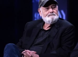 duas-pessoas-sao-encontradas-mortas-na-casa-do-ator-e-diretor-rob-reiner