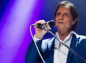 roberto-carlos-perde-freio-de-cadillac-e-sofre-acidente-durante-gravacao