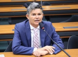 comissao-aprova-permissao-para-trabalhador-descontar-valor-do-aluguel-direto-no-salario