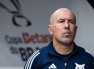 cruzeiro-anuncia-saida-de-leonardo-jardim-apos-reves-na-copa-do-brasil