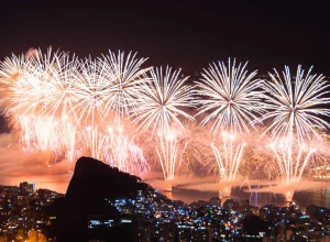fim-de-ano:-fogos-de-artificio-podem-causar-danos-auditivos-em-criancas