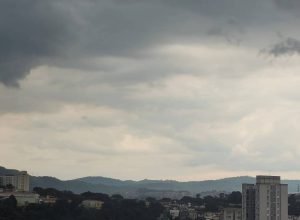 terca-(16)-deve-ter-sol-e-calor-de-30°c-em-sp,-mas-pode-chover-forte-a-tarde