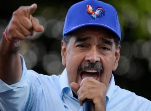 “cuidado-ao-mexer-com-um-venezuelano”,-maduro-alerta-lider-eleito-do-chile