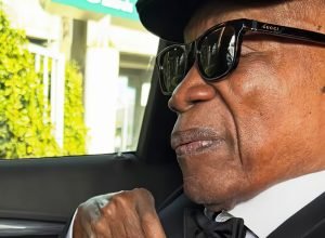 millton-nascimento-recebe-titulo-de-doutor-honoris-causa