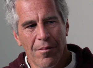 e-mails-revelam-epstein-orientando-bilionario-acusado-de-abuso-sexual