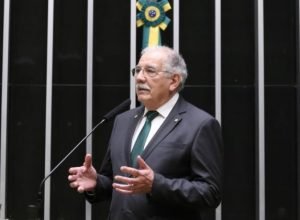 projeto-suspende-uso-de-nome-social-em-concurso