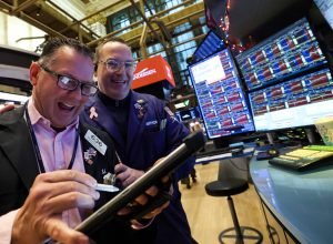 a-obsessao-por-previsoes-diz-mais-sobre-ansiedade-do-que-sobre-investimento