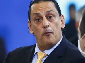 ex-advogado-de-bolsonaro-e-condenado-por-injuria-racial