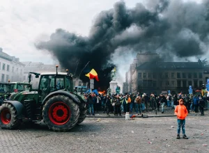 agricultores-bloqueiam-ruas-em-bruxelas-em-protesto-contra-acordo-ue-mercosul