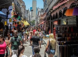 2a-parcela-do-13o-deve-injetar-r$-132-bi-na-economia-este-mes,-diz-cnc