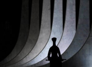 conduta-de-ministros-do-stf-esta-fora-de-controle,-diz-conrado-hubner