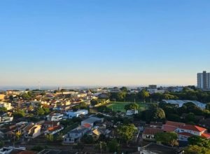 verao-chega-com-calor-e-rajadas-de-vento-em-apucarana-neste-domingo