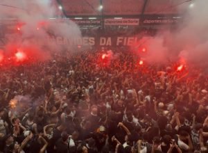 copa-do-brasil:-veja-reacao-na-quadra-da-gavioes-apos-gol-de-yuri-alberto