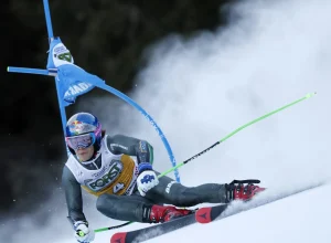 lucas-braathen-conquista-a-prata-no-slalom-gigante-em-etapa-italiana-da-copa-do-mundo-de-esqui