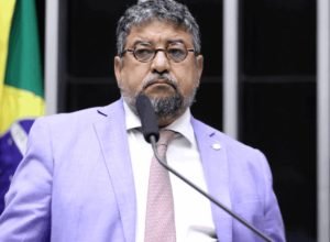 quaqua-se-defende-apos-criticas:-‘nao-enfrentamos-fuzil-com-beijinho’