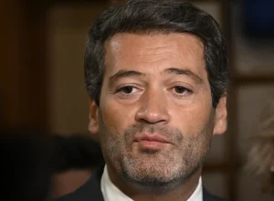 portugal:-andre-ventura-e-condenado-a-retirar-cartazes-preconceituosos