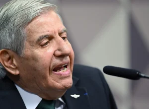 alexandre-de-moraes-concede-prisao-domiciliar-para-augusto-heleno