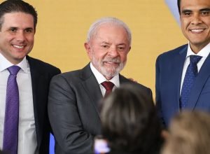 gustavo-feliciano-toma-posse-e-e-o-novo-ministro-do-turismo