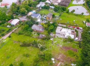 tornado-destelha-escola-e-residencias-no-rio-grande-do-sul