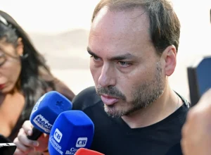 moraes-autoriza-visita-de-filhos-de-bolsonaro-enquanto-ele-estiver-internado