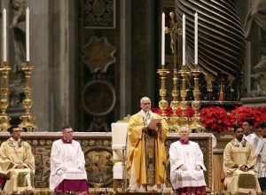 papa-leao-xiv-conduz-primeira-missa-do-galo-de-seu-pontificado