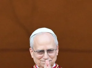 papa-leao-xiv-pede-que-fieis-abandonem-a-indiferenca-diante-da-guerra-e-das-desigualdades