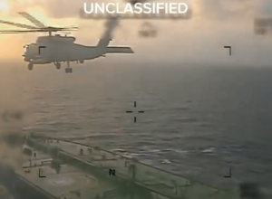 eua-avaliam-usar-novos-recursos-para-abordar-petroleiro-perto-da-venezuela