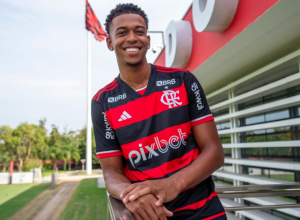 flamengo-acerta-mais-uma-saida-e-negocia-atacante-com-clube-da-serie-a