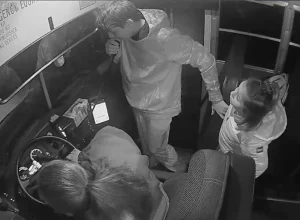 “assustador”:-irmaos-ajudam-motorista-escolar-durante-emergencia-nos-eua