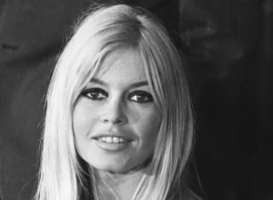 macron-homenageia-bardot:-“personificava-vida-de-liberdade.-uma-lenda”