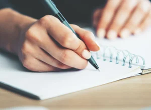 jovens-cansados-de-tela-aumentam-vendas-de-agendas-e-planners-de-papel